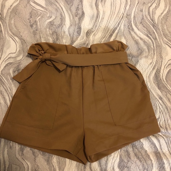 Beige shorts - Picture 1 of 2